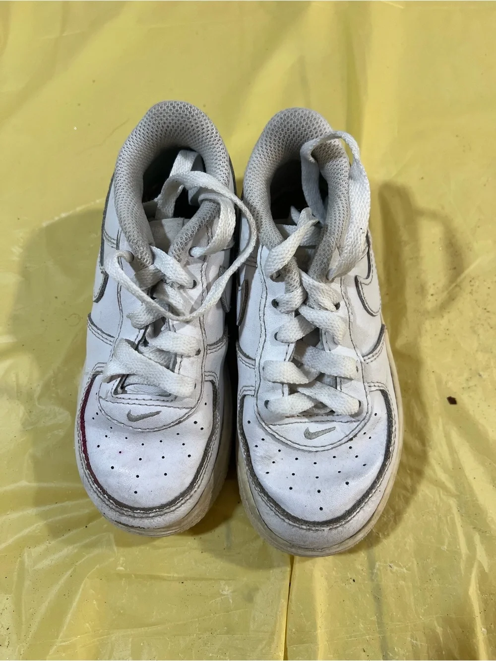 Nike Kids White Lace-Up Sneakers with Subtle Red Accent